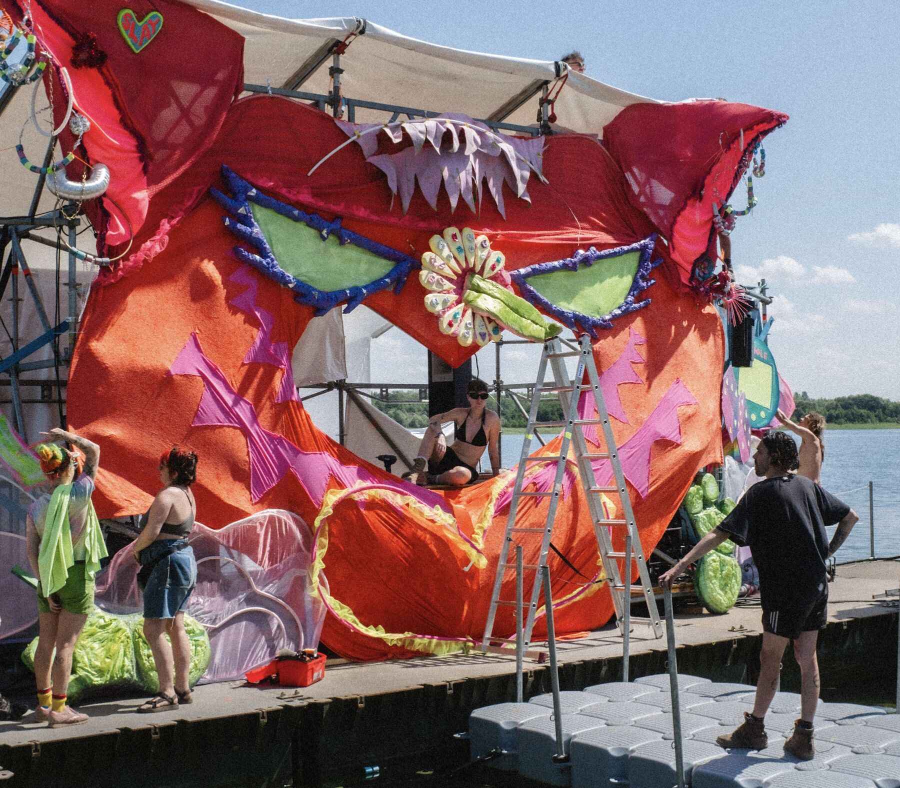 Whole Festival Beach Stage image record Image 1